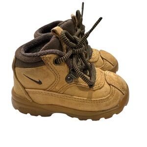 Nike ACG Kids Tan Boots Size 4C
